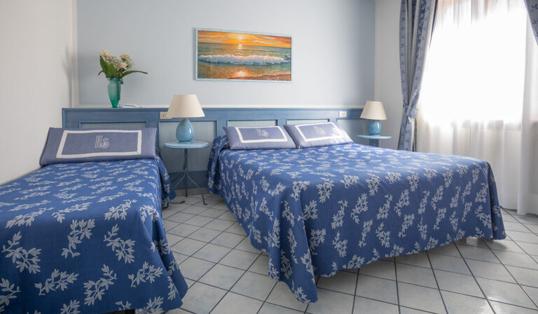 Camera Quadrupla Standard