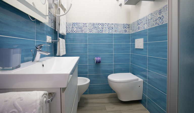 Camera Tripla Comfort con balcone e vista mare