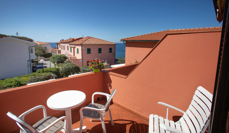 Camera Tripla Comfort con balcone e vista mare