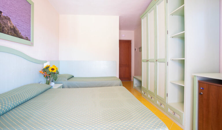 Camera Tripla Comfort con balcone e vista mare