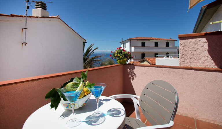 Camera Tripla Comfort con balcone e vista mare