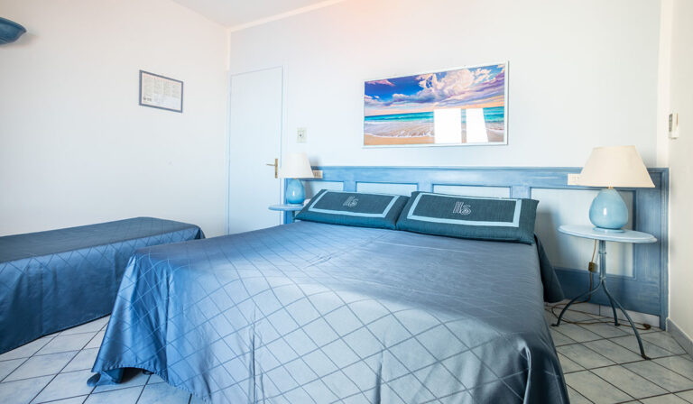 Camera Tripla Comfort con balcone e vista mare