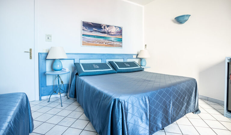 Camera Tripla Comfort con balcone e vista mare