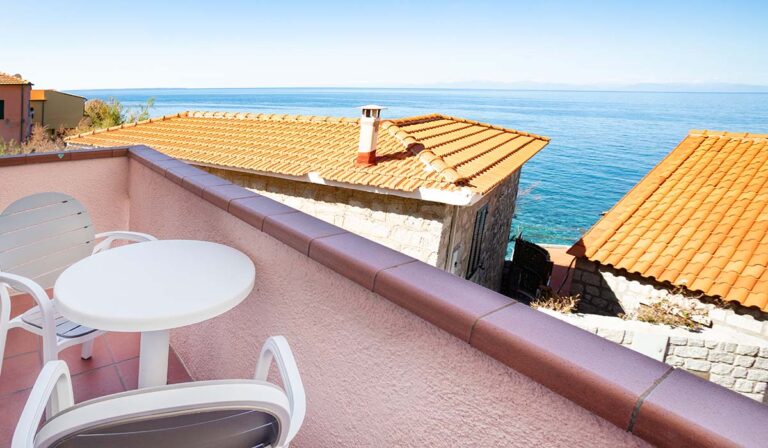 Camera Tripla Comfort con balcone e vista mare
