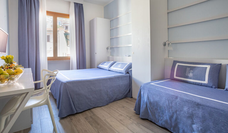 Camera Tripla Standard