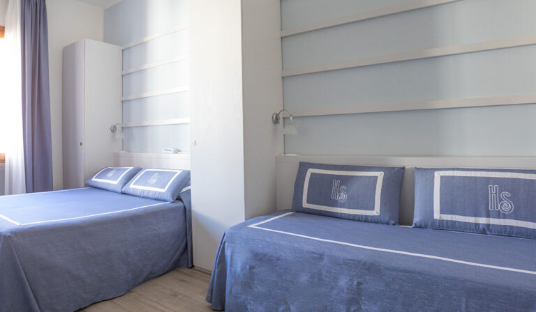 Camera Tripla Standard